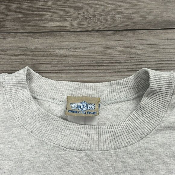 Vintage 90’s Disney Winnie The Pooh Bees Crewneck - Picture 4 of 4